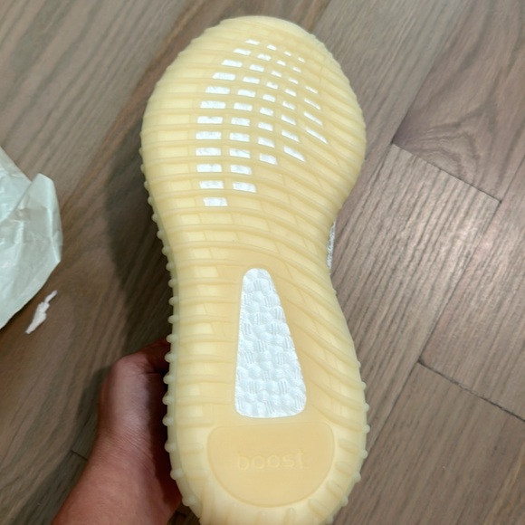 Yeezy boost 350 V2 US size 9 UK size 8 1/2 - Picture 3 of 8